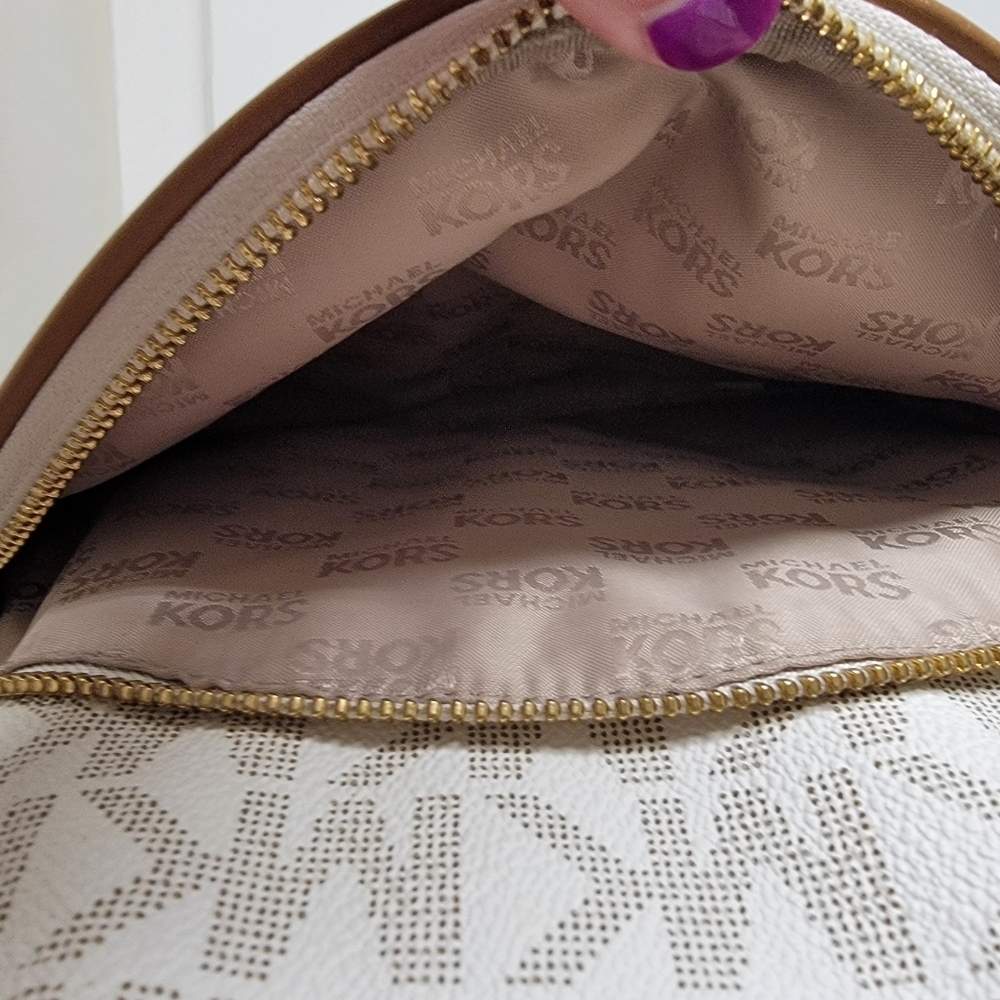 Michael Kors Vanilla Cream Medium Abbey Signature Gold Studded Backpack/Tan Trim - Picture 16 of 16